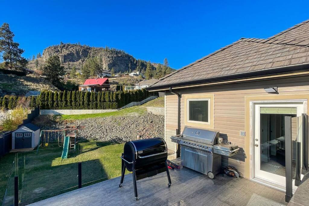 Short Term Rental Approved. Stay Worry Free! Kelowna Exterior photo